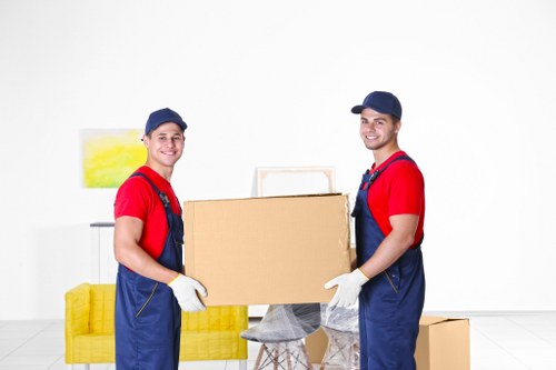 Low-carbon van used for efficient local storage and recycling logistics